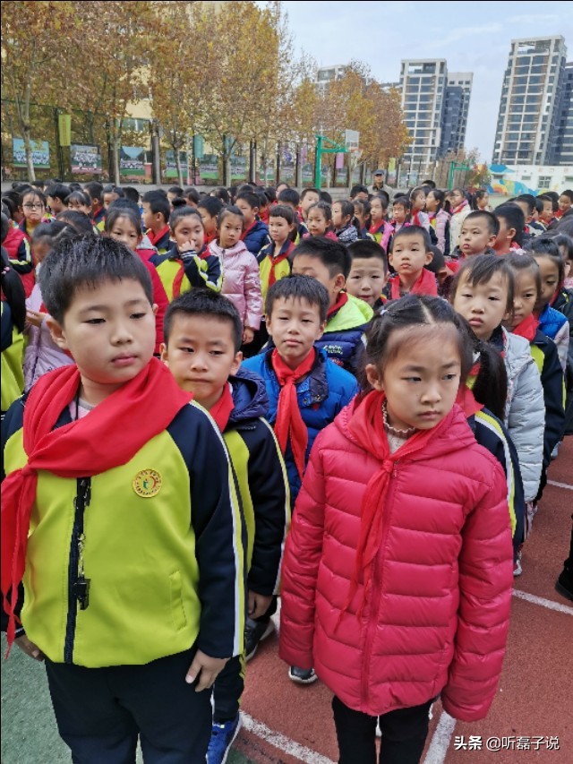 猜猜他是谁三年级作文范文四篇,猜猜他是谁三年级作文300字男孩