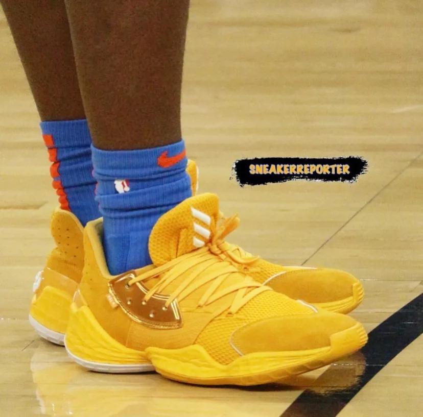 施罗德篮网上脚球鞋,施罗德上脚欧文球鞋