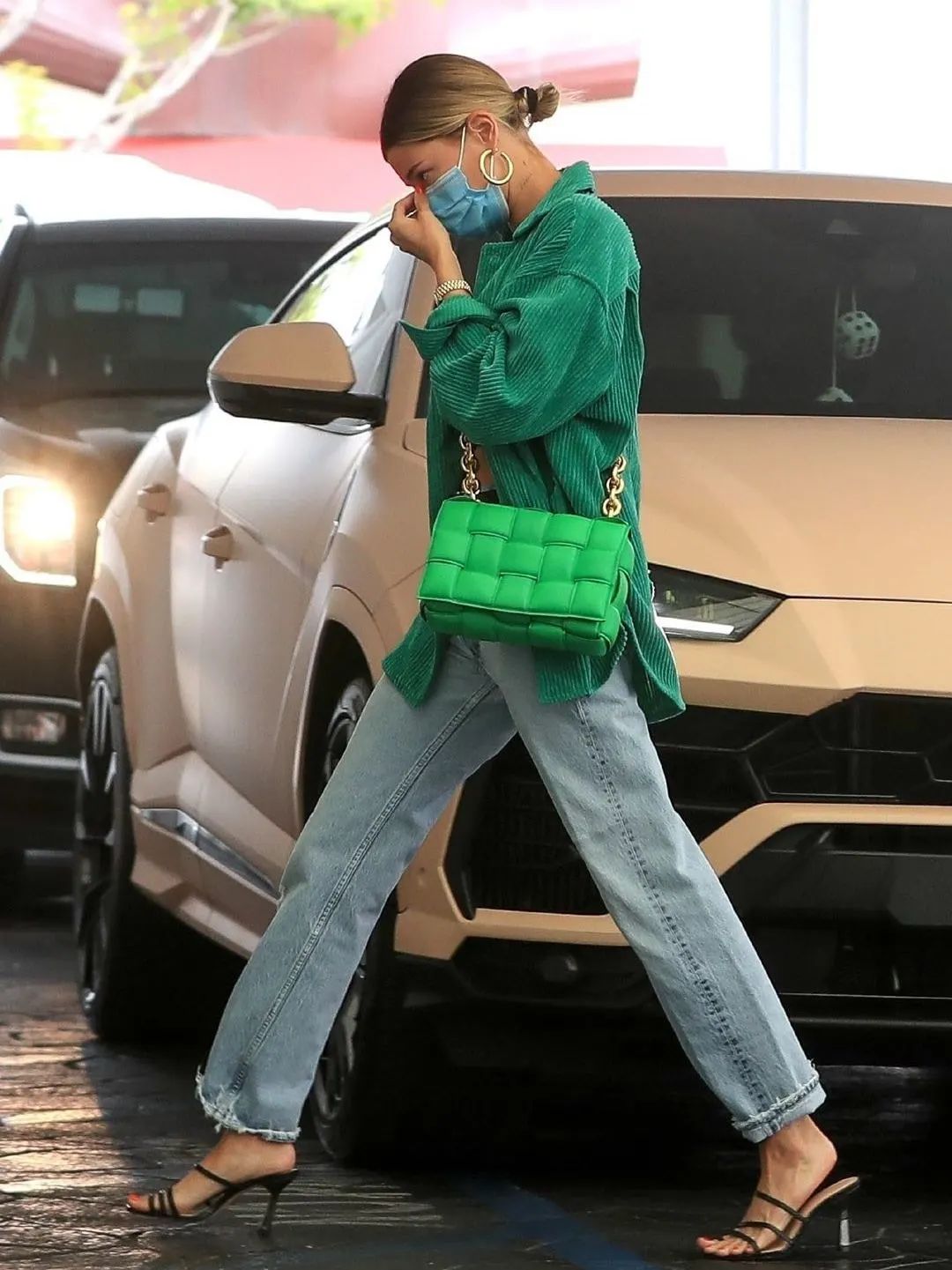 今年最火的4款凉鞋清爽又时髦,一双土到极致的凉鞋就是潮