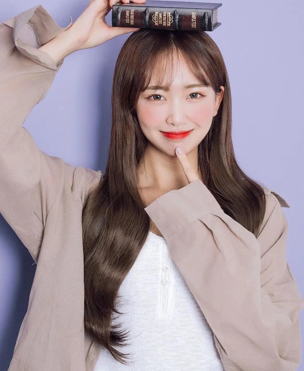 怎样剪刘海扎起来不嫌脸大,剪个刘海拯救一张脸