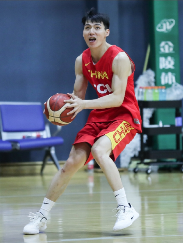 cba穿的李宁篮球鞋,李宁援助cba都给点什么鞋