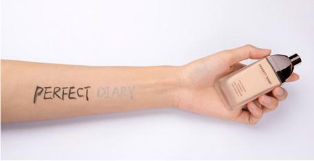 兰瑟粉底液和卡姿兰粉底液哪个好,卡姿兰兰瑟气垫遮瑕持久不脱妆