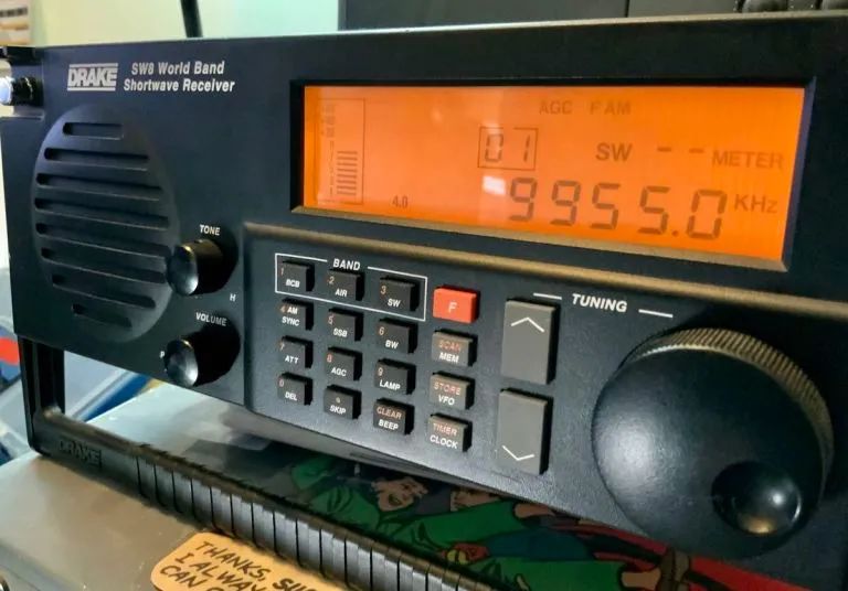 冲动购买被迫更换DrakeSW8台式收音机糟糕的按键面板