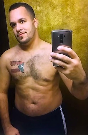 美国45岁男子交往28岁女友,美国45岁男子与28岁女友交往