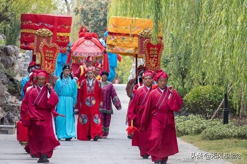 刁蛮小姐新婚夜收到匿名对联，上联为：吕府姑娘，下口大过上口