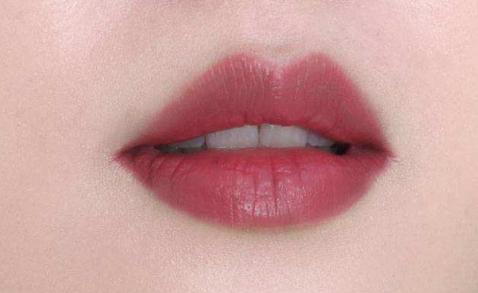 男明星天生“自带妆容”，白敬亭自带眼线，周震南全脸都让人羡慕