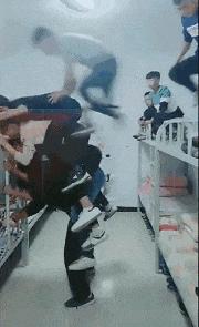 夜晚接小姨子下班，经过了一家偏僻旅馆，问我这一晚多少钱...