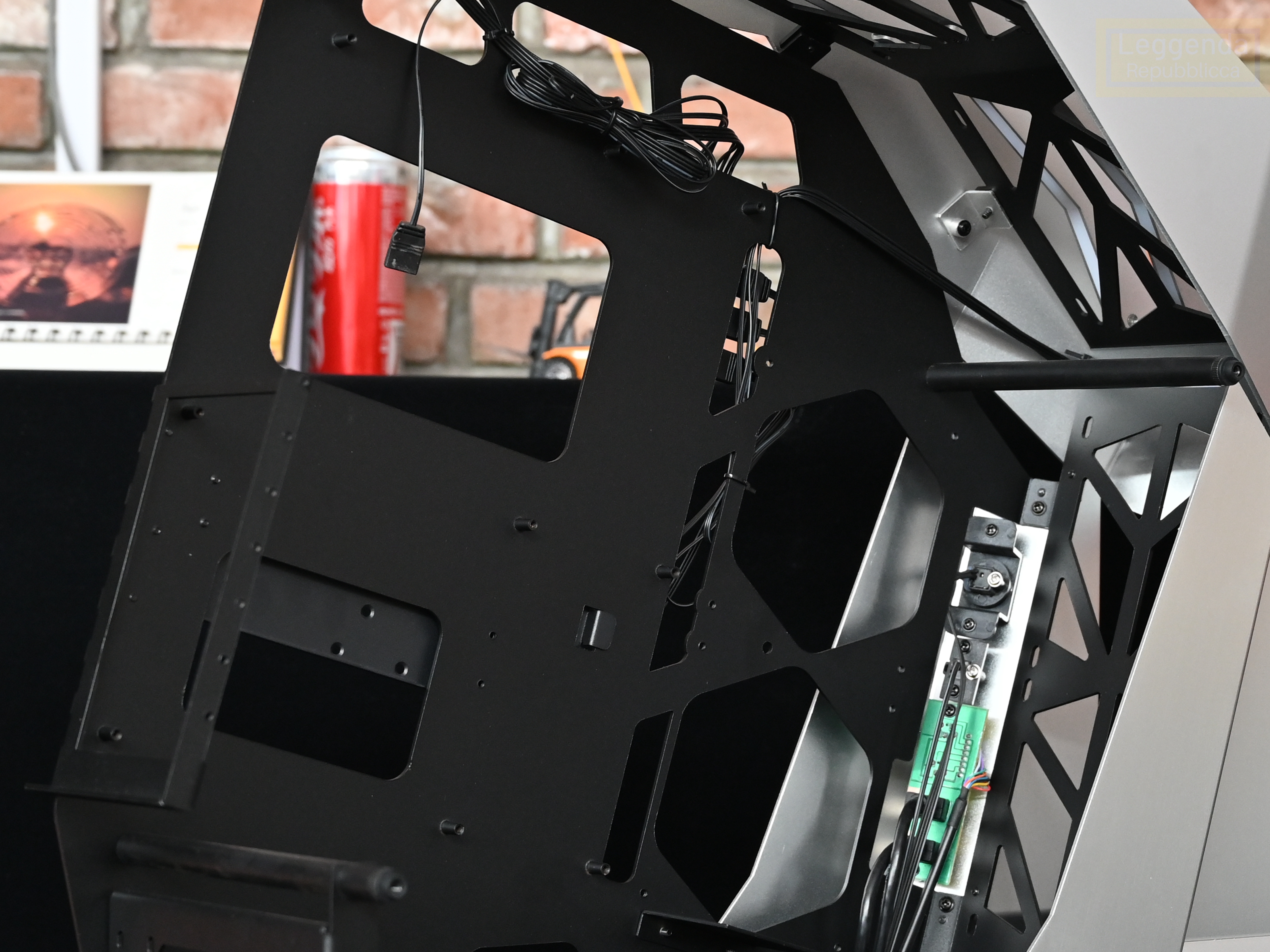 铁血战士机箱测评,大水牛铁血战士机箱分体水冷