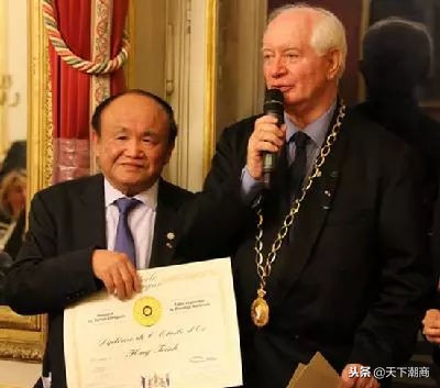 这位潮商艰巨创业，从杂货铺老板成为赫赫有名的“巴黎士多王”！