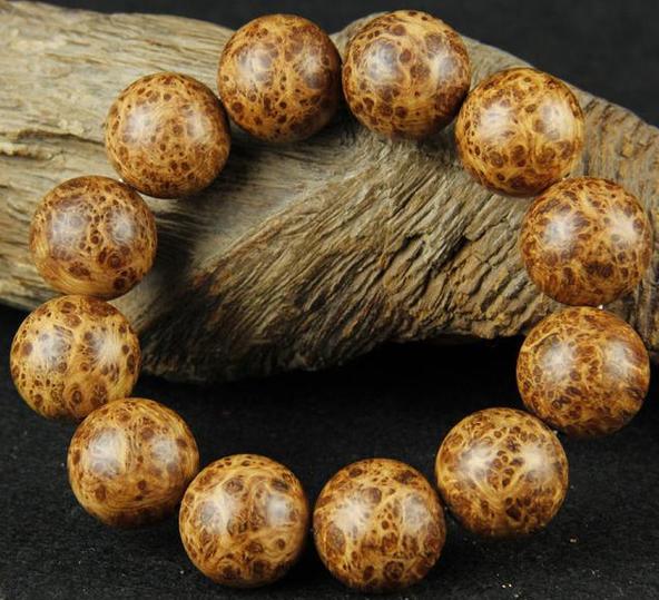 玉石手串不佩戴时如何保养,佩戴的金丝楠手串怎么保养