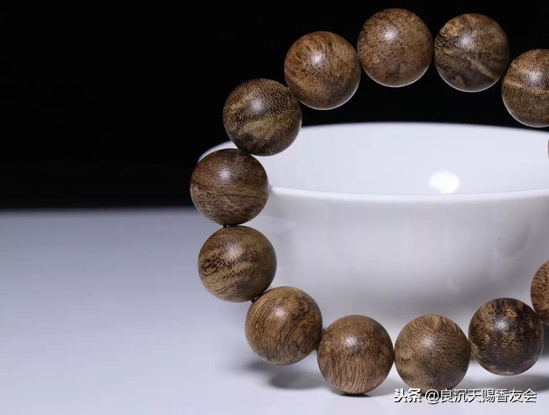 马泥涝沉香会越盘越黑吗,马泥涝沉香是入门级的吗