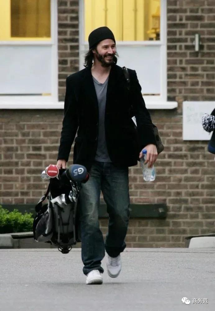 基努里维斯爱上一个流浪汉的电影,基努里维斯40岁