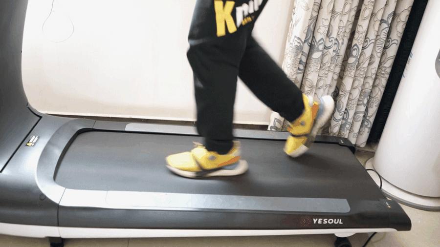 不用花钱在家也能健身跑步机,摩托艇跑步机