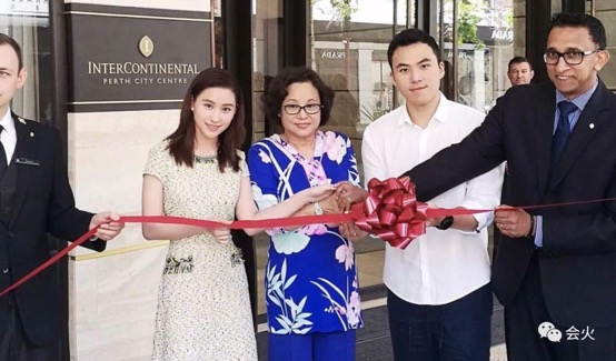 陈婉珍年轻跟赌王合影,陈婉珍为何能成为赌王