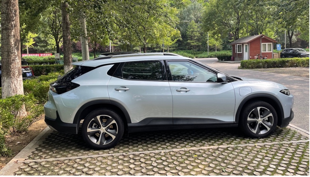 小白女司机与畅巡的完美邂逅。