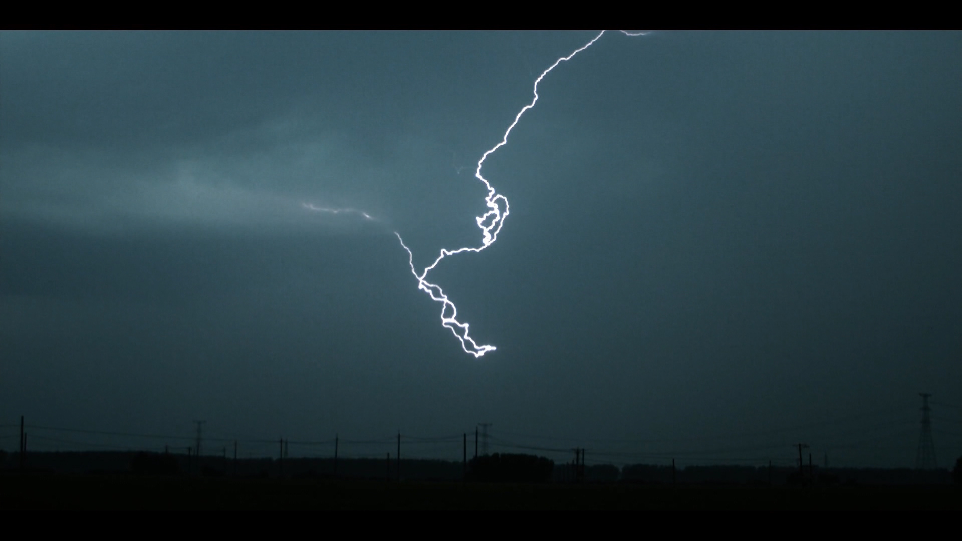 余杭梦栖小镇有群95后跨越3000公里追闪电