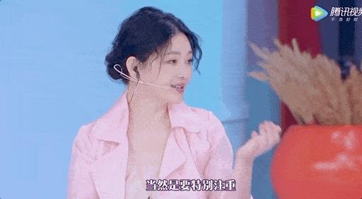 唇裂痕严重涂什么口红,嘴唇涂口红立马出现裂纹