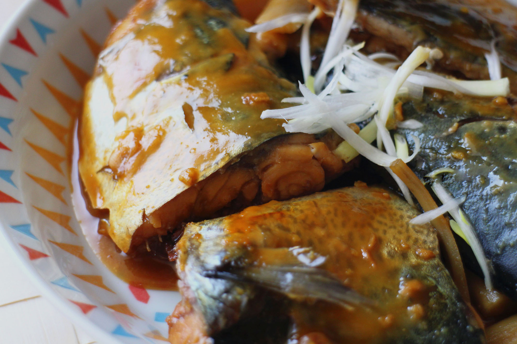 炖鱼时只需掌握这一技巧,热水炖鱼鱼汤不白