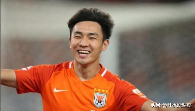 亚冠鲁能对横滨吴兴涵失误,李霄鹏鲁能最新比分