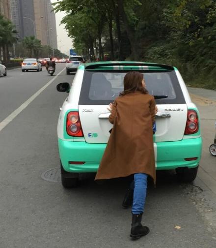 车油表灯亮了还能开多少公里,摩托车油表灯亮了还能跑多少公里