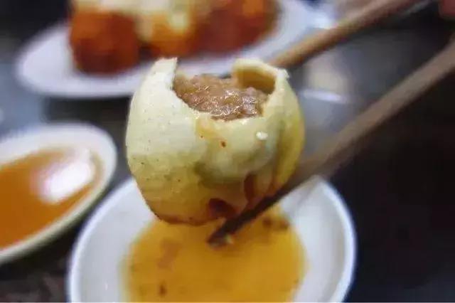 一口下去，满口留香，这便是生煎的魅力！好吃到舔屏！