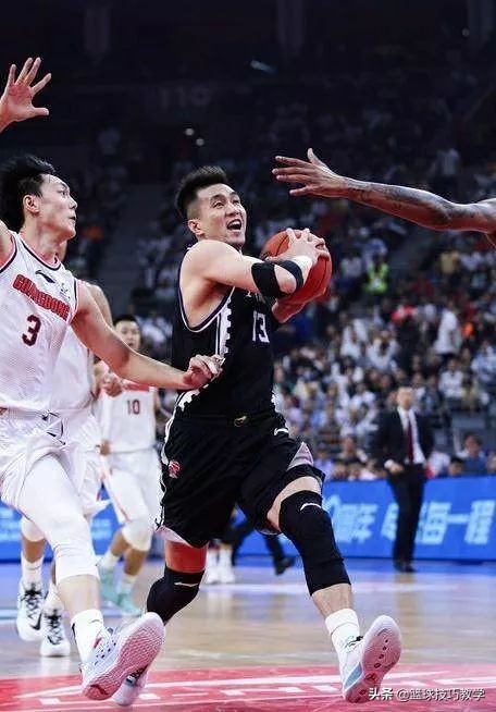 cba现在可以穿别的品牌的球鞋么,cba球员上脚球鞋2022-2023