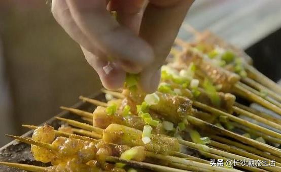 长沙新一绝，湘西烧烤鼻祖，火爆到华晨宇汪峰张韶涵也来吃。