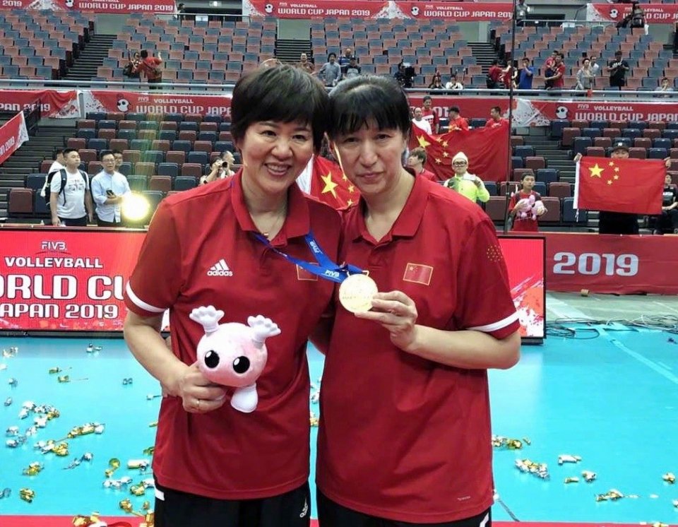 谁会替代郎平成为中国女排主教练,两大女排功勋老将回归助力郎平