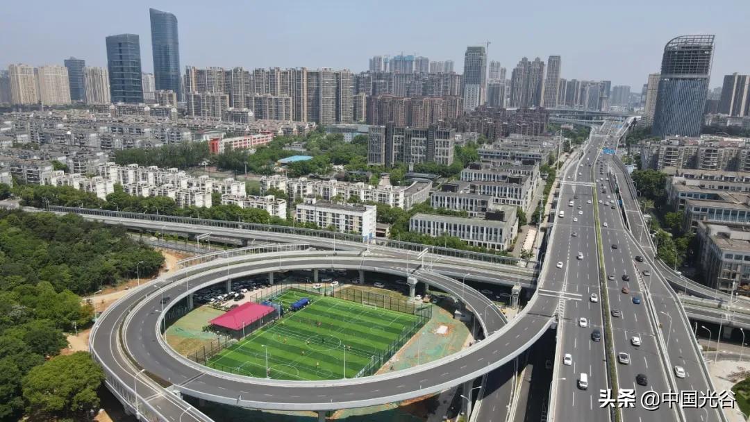 光谷一小足球比赛,光谷足球场