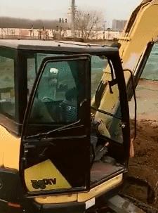 创纪录10个月卖掉近20万台挖掘机,为什么男孩子都想拥有一台挖掘机