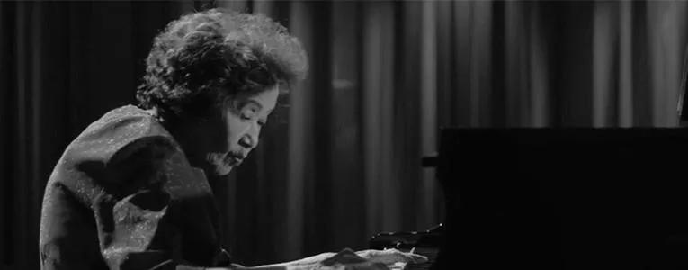 88岁老人钢琴弹奏梁祝,88岁老人弹奏梁祝视频