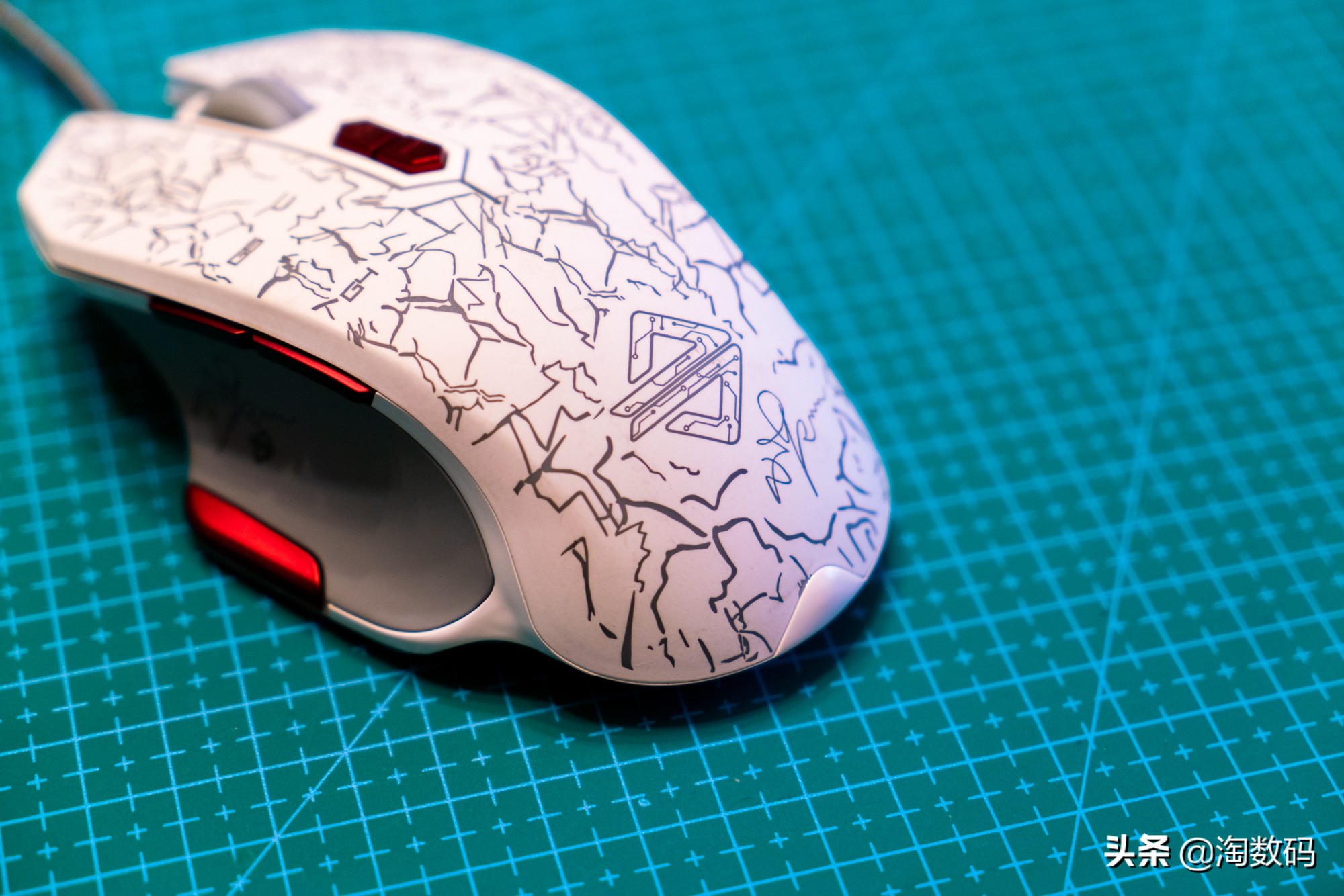 仅￥69元：PUBG固件级优化+1680万色RGB灯效+9键多模+赛车设计感