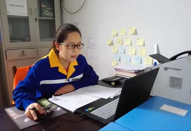 谁说工地上没有美女，这些90后美女在工地上班，工资还比你高