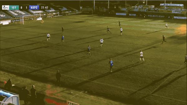 ai摄像误认裁判光头为足球,把光头当足球