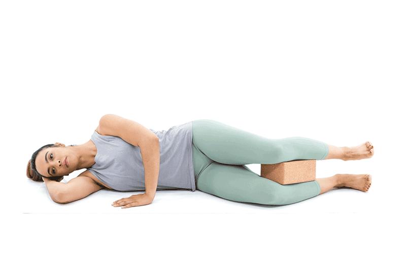 这10个动作用上瑜伽砖辅助，让你的核心更有力，练习更轻松