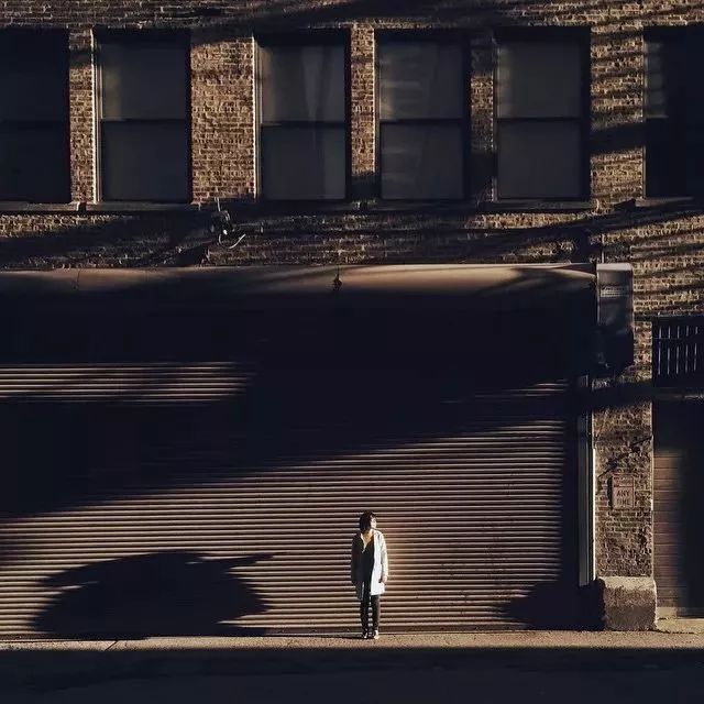 他是一名设计师，靠玩手机摄影成为了苹果签约摄影师