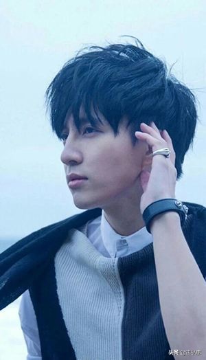 有哪一些明星是猪年的,同年同月同日出生的明星