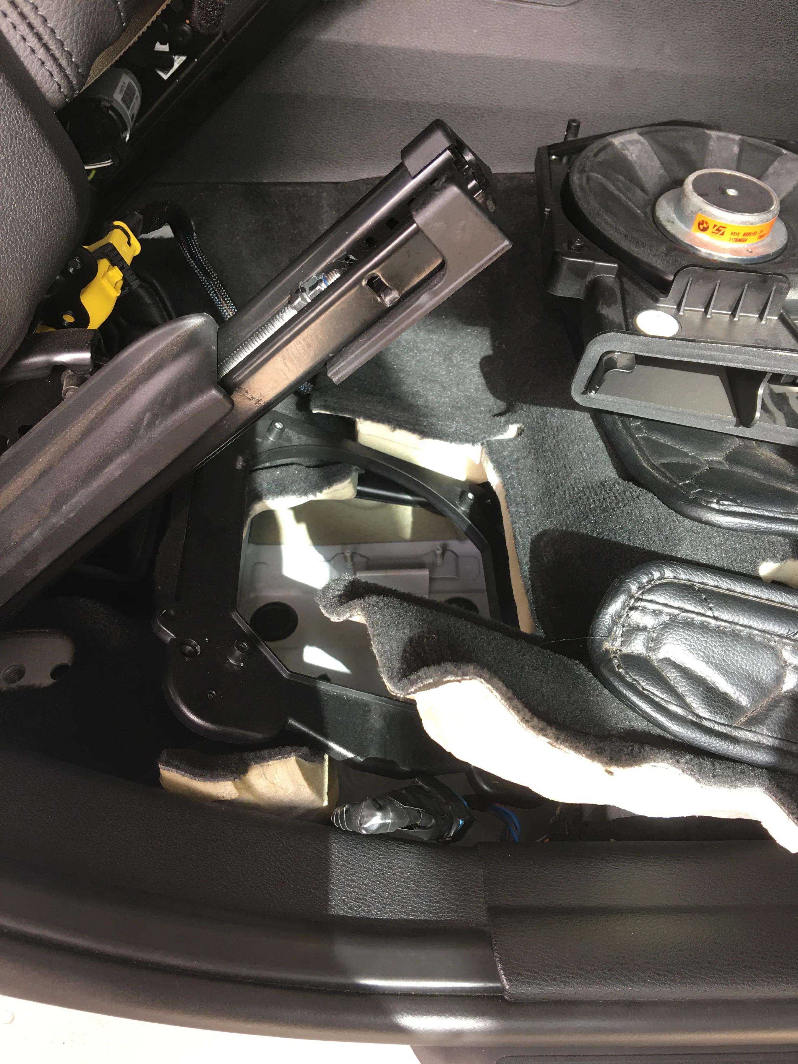 宝马x1改音响布线,宝马x1高保真音响