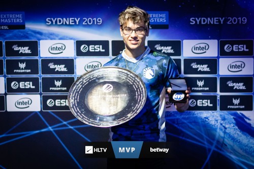 csgo人物头型,csgo发型总监twistzz多大了