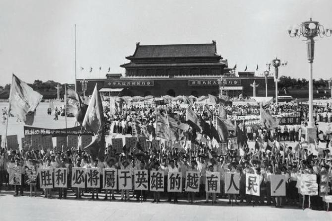 胡志明上门求援，毛主席：你来自越南，我在湖南，咱们一家子