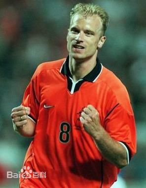 荷兰足球队衰落原因,荷兰队摔倒了为什么还可以比赛