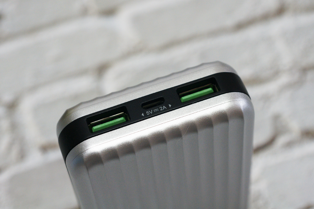 可以带上飞机的最大充电宝,长途旅行充电宝可以上飞机