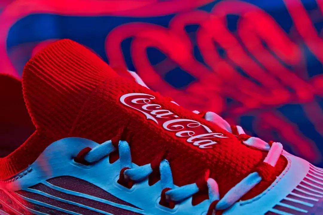 可口可乐联名跑步鞋怎么样,安踏可口可乐联名c37白熊款