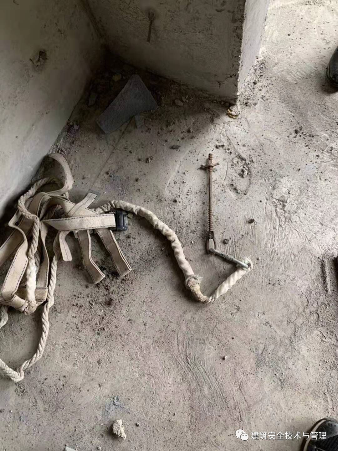 高处作业安全带的拴挂方法是什么,防坠落安全带正确系法