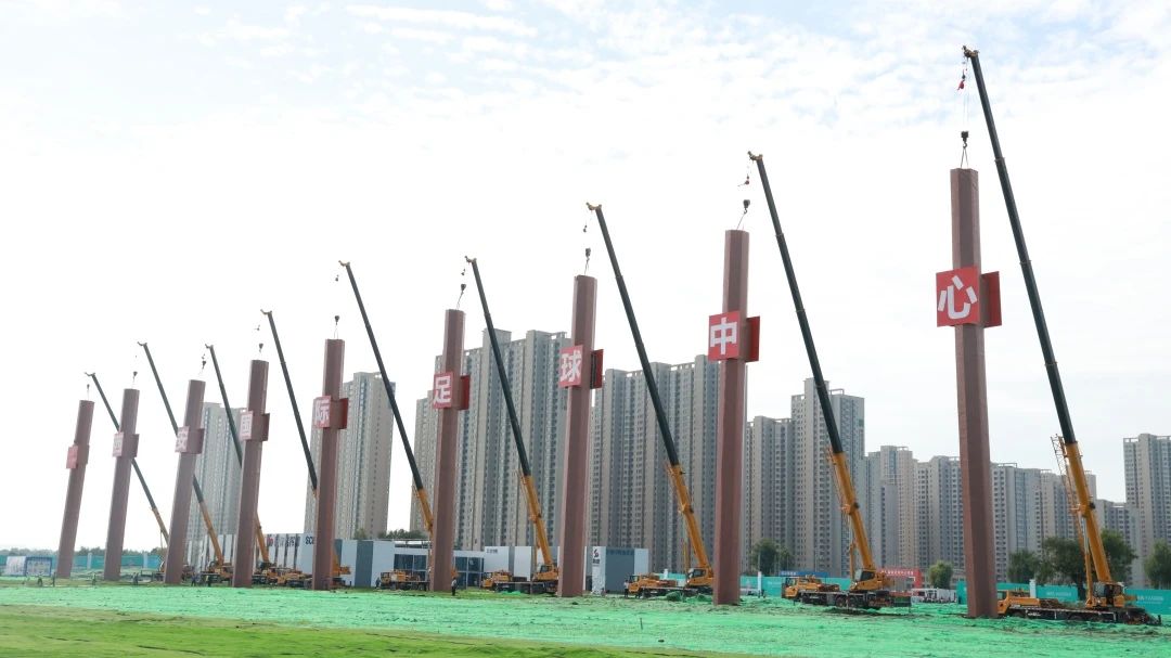 西安5人制足球场施工,西安容纳6万人的足球场