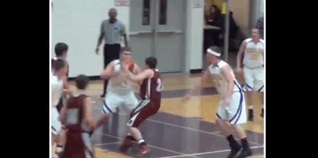 又见球场黑脚！16岁少年打球被踹！这种人不配喜欢篮球