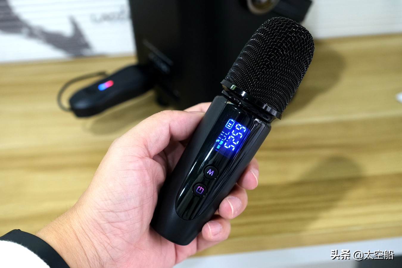 艾特铭客m18和a90哪个好,艾特铭客m18蓝牙k歌音响