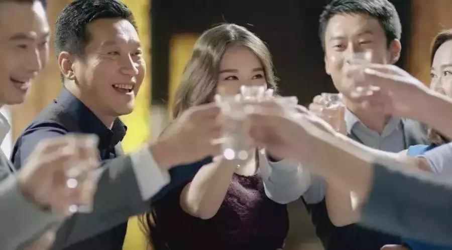 怎么在酒桌上被人高看一眼,酒桌上说的话不能让第三个人知道