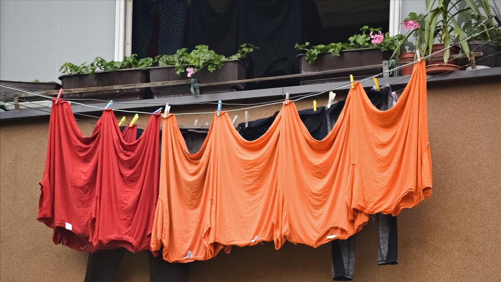 网购的衣服会不会是别人穿过的,网购衣服常见的质量问题