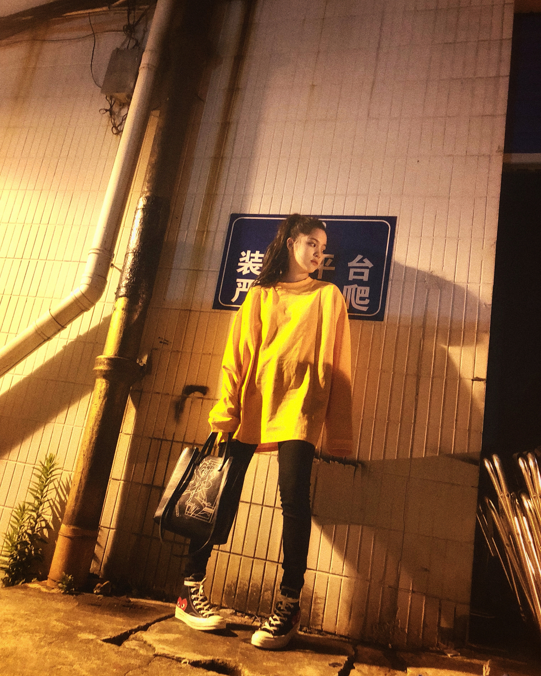 匡威女孩玫红色,匡威女孩欧阳娜娜时尚暴击